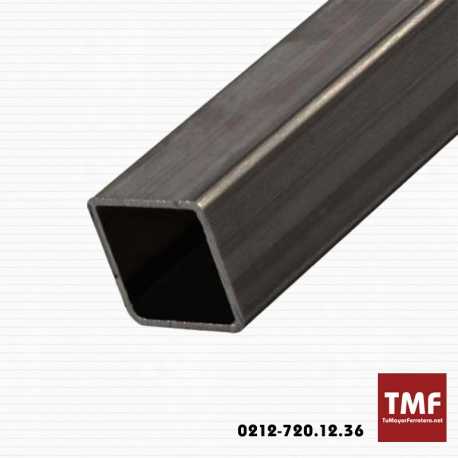 TUBO CUADRADO 1 1/2 X 1 1/2 X 0.90 X 6MTS Ferreteria