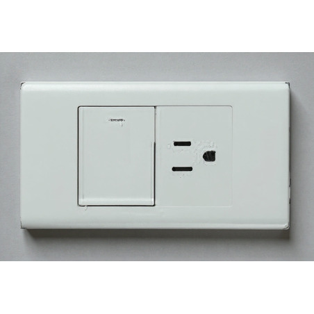 INTERRUPTOR TOMA ELITE 3 WAY 127-250 VOLTIOS 16 AMP LUMISTAR |