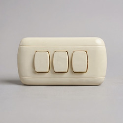 INTERRUPTOR LUMINSTAR TRIPLE 127-250V 10 AMP | TuMayorFerretero