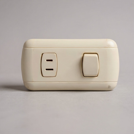 INTERRUPTOR/TOMA LUMINSTAR 127-250V 10 AMP | TuMayorFerretero