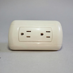 TOMA LUMINSTAR DOBLE CON TIERRA 127-250V 15 AMP |