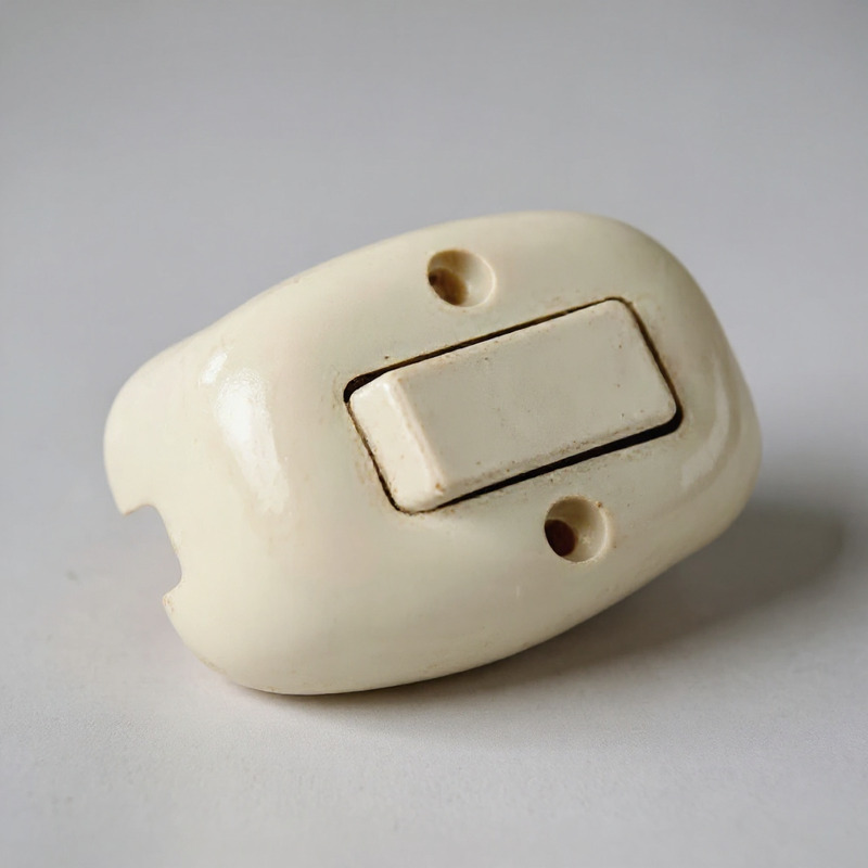 APAGADOR SUPERFICIAL 110-130 VOLTIOS 15 AMP LUMISTAR |