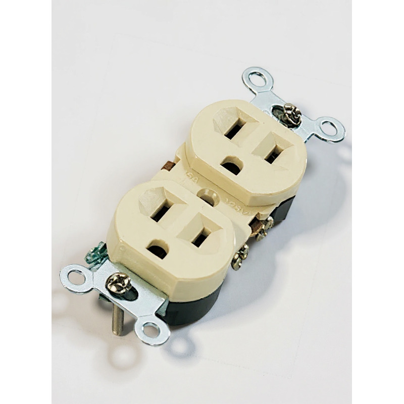 TOMACORRIENTES TOMA 270 CON TIERRA PARA EMPOTRAR 125V 15AMP LUMISTAR Ferreteria