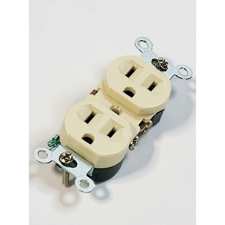 TOMACORRIENTES TOMA 270 CON TIERRA PARA EMPOTRAR 125V 15AMP LUMISTAR Ferreteria